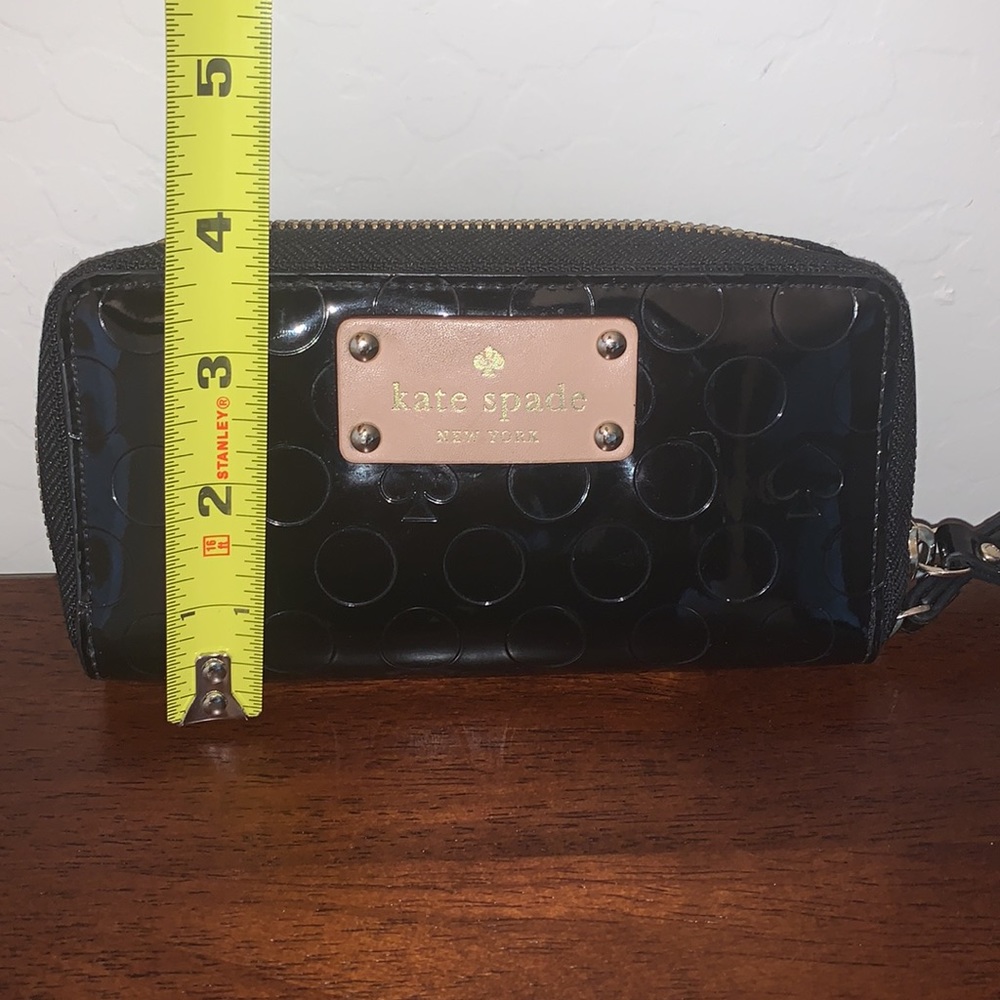 KATE SPADE BNWT BEAUTIFUL BLACK PATENT LEATHER WRISTLET - Picture 11 of 11